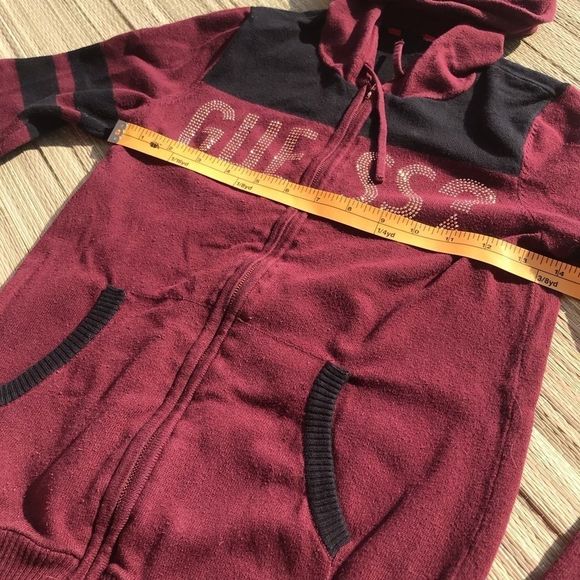 🍁50% Off Sale 🍁 Guess sweater - Picture 7 of 9